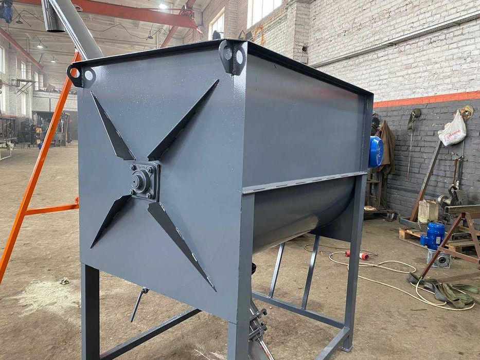 Смеситель кормов, смешиватель, горизонтальный, змішувач, комбикормов