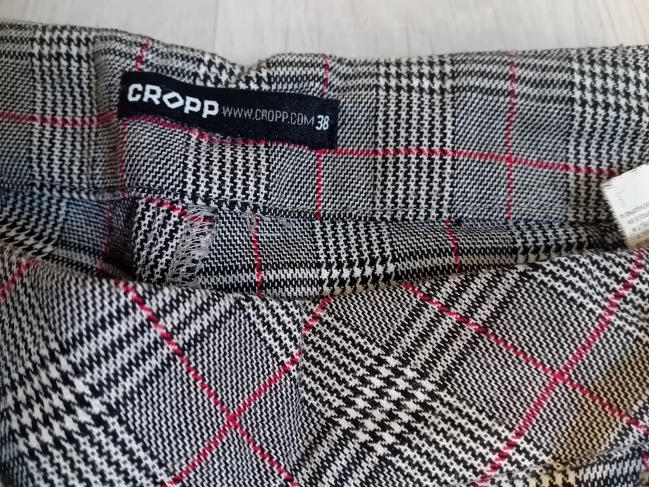 # Cropp spodnie szare w kratkę m