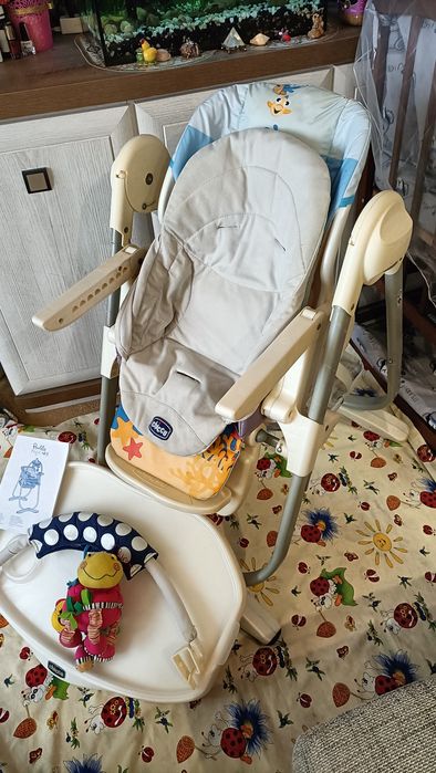 Продам стул для кормления Chicco Polly 3 в 1, с дугой для игрушек.