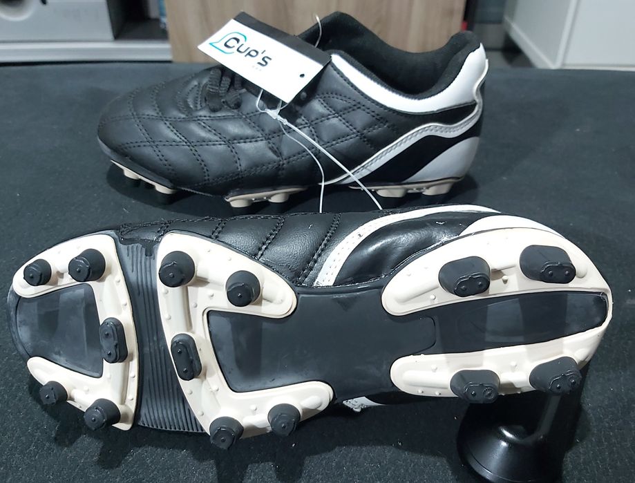 Calçado Novo e usado -- 34