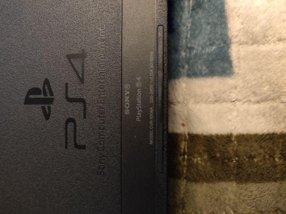 Продам ps4 fat 1 Тб (П.з. 10.01)