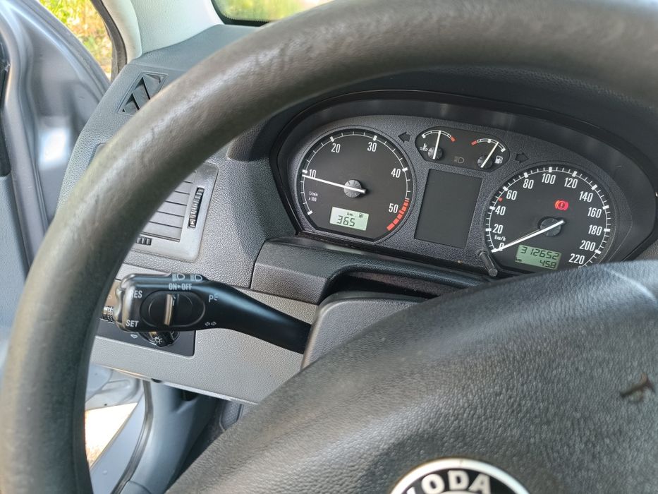 Skoda Fabia 1.9 TDI 100cv ATD - comercial - 2 lugares