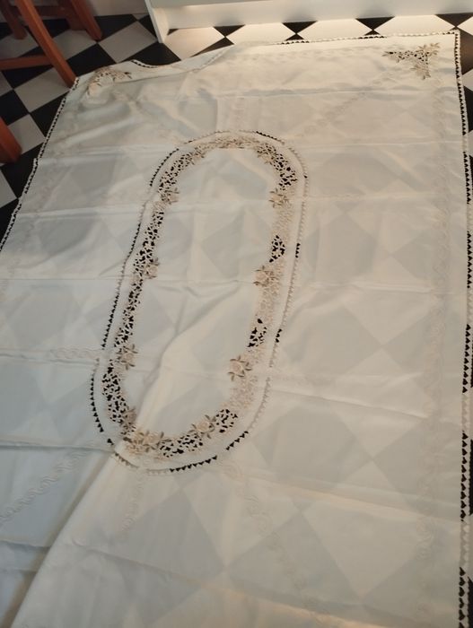 Bardzo ładny nowy obrus