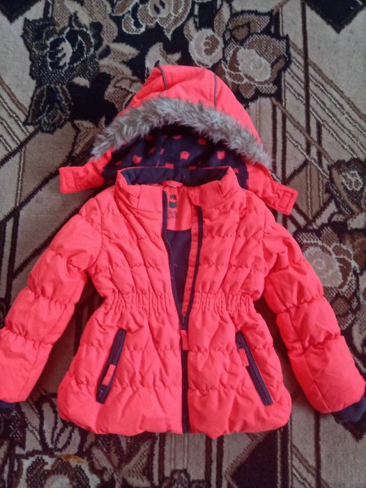 Продам куртки на дівчинку