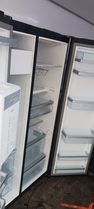 Lodówka Bosch side by side czarne szkło możliwość transportu