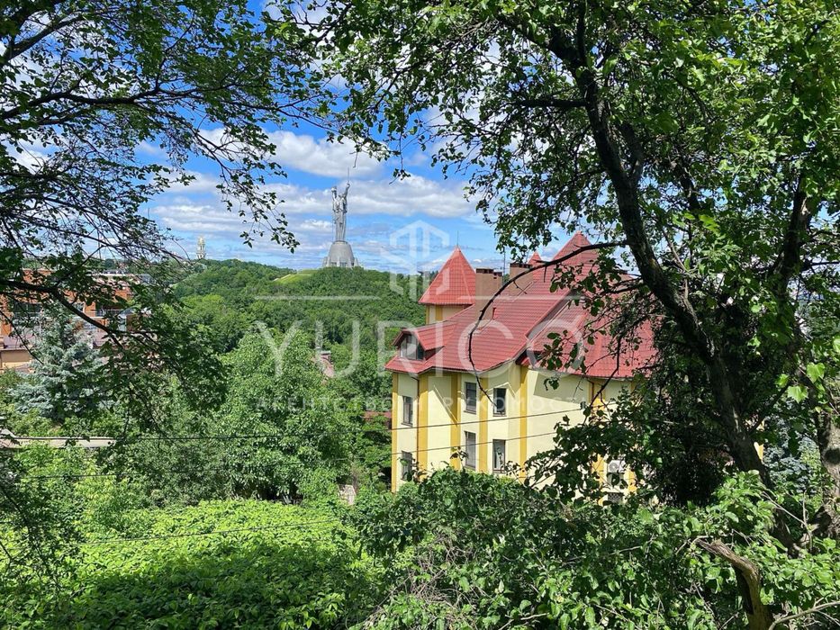 Продаж земельної ділянки 6 соток з будинком. Печерськ.