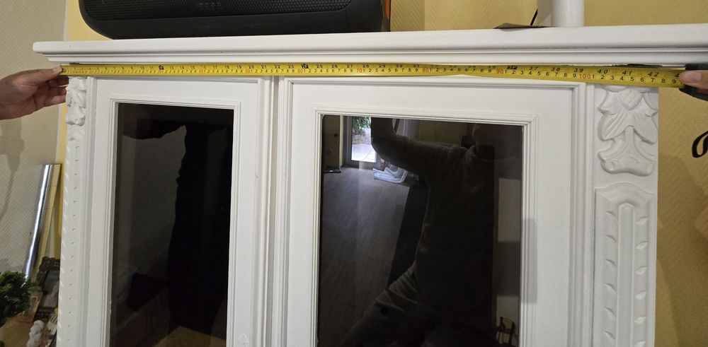 Vitrine/cristaleira de estilo clássico