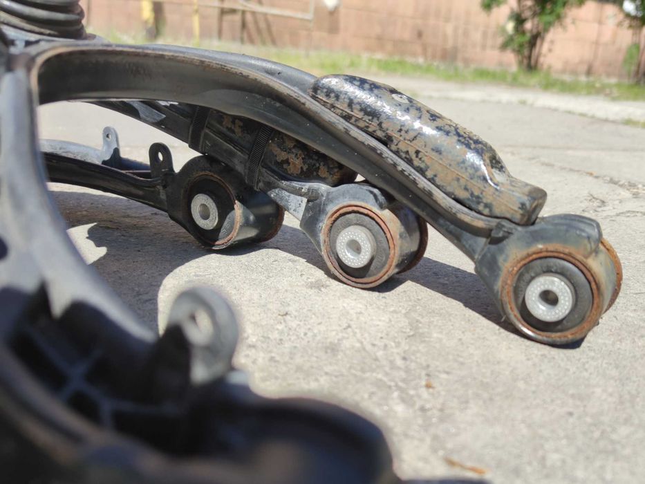 Важіль верхній передній лівий (оригінал) Model 3