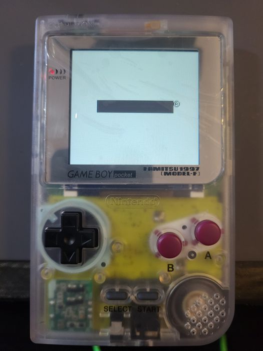 Gameboy Pocket estilo Famitsu