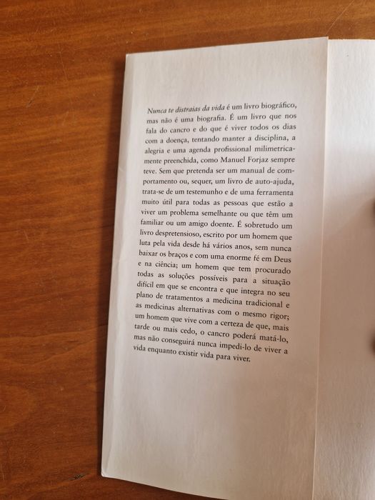 Livro biográfico"Nunca te distraias da vida", de Manuel Forjaz