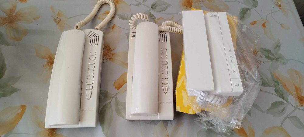 Intercoms: 1 new, 2 used427552848615854084