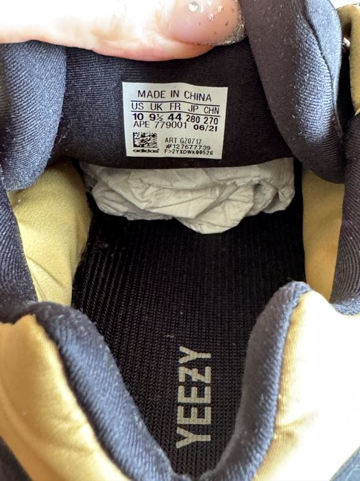 Yeezy 700 MNVN Honeyflu