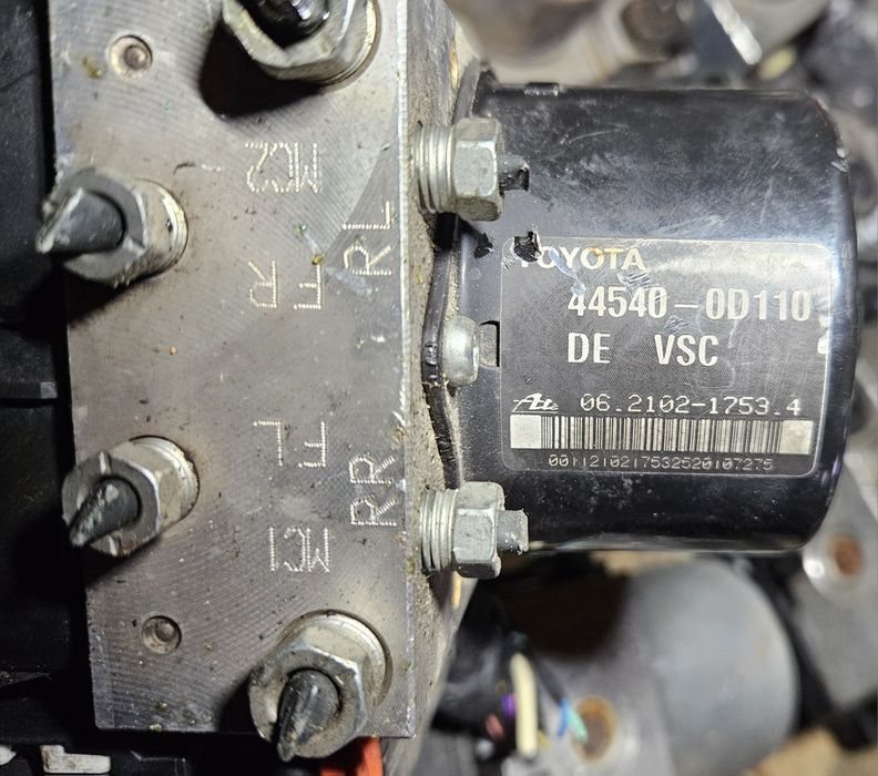 Toyota Yaris II pompa sterownik ABS 44540-0D110