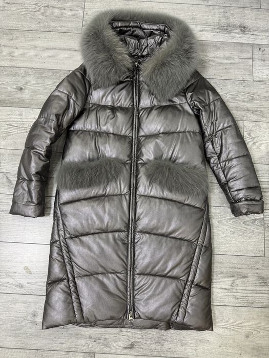 Жіночий пуховик з хутром