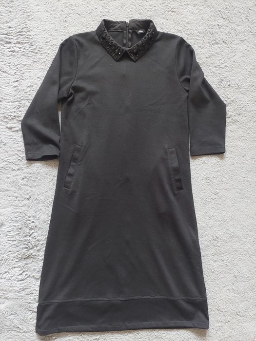 dzianinowa sukienka z rękawem 3/4 kołnierz z kamieniami s/36 House