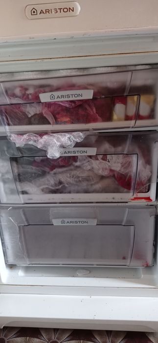 Холодильник "Ariston"