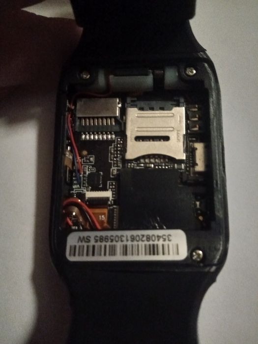 Smartwatch z wbudowanym aparatem.
