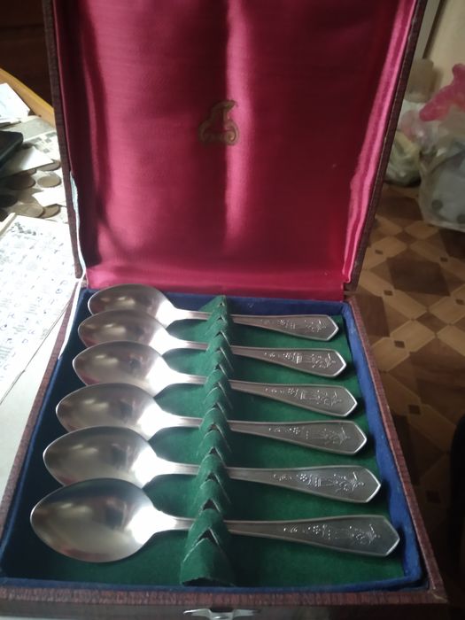 Ложечки чайные мельхиоровые.