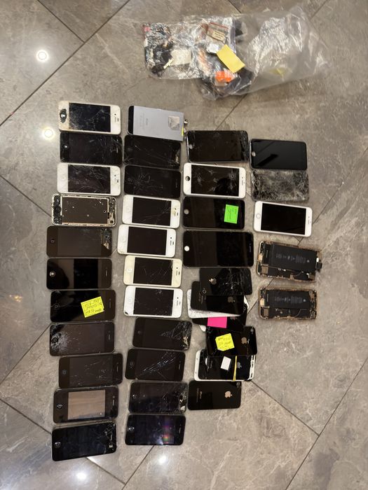 Lot iphone деталі
