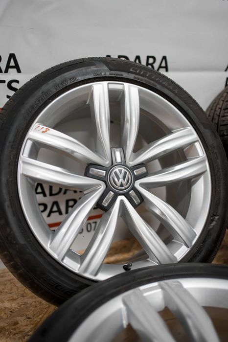 Комплект дисків з шинами R18 235/45 з Volkswagen Passat B8 2017