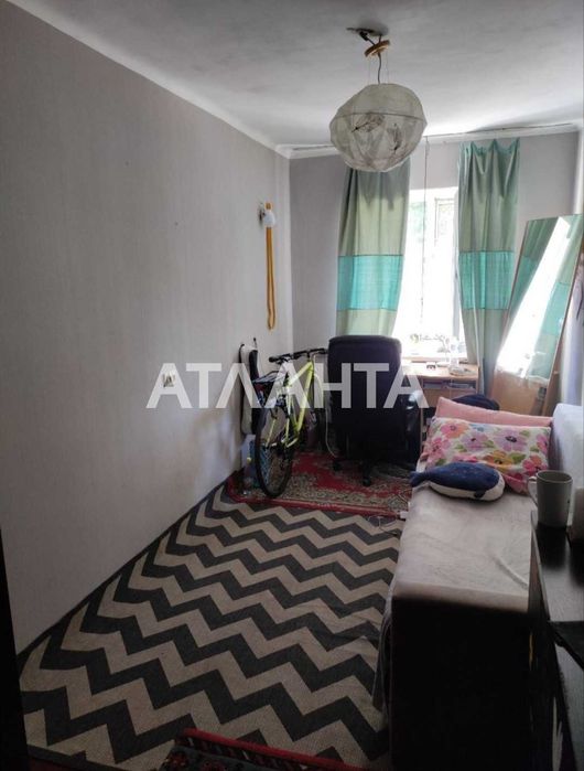 Продам комнату в коммунальной квартире по   ул. Космонавтов.