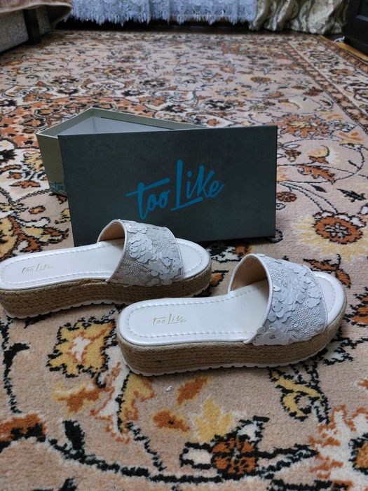 Взуття, шльопки,,сандалі