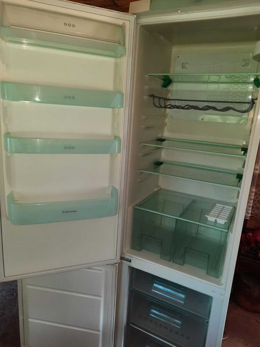 Electrolux холодильник 205 см висота