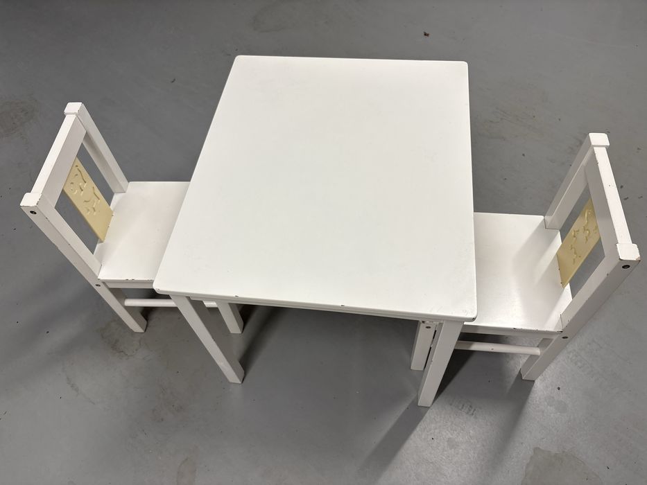 Mesa e duas cadeiras de criança IKEA Kritter