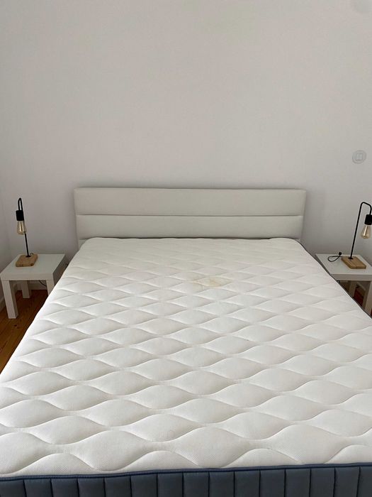 Cama de Casal Queen com Colchão - Ótimo estado