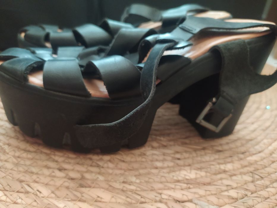 Sandálias salto alto camel e pretas - tam. 36