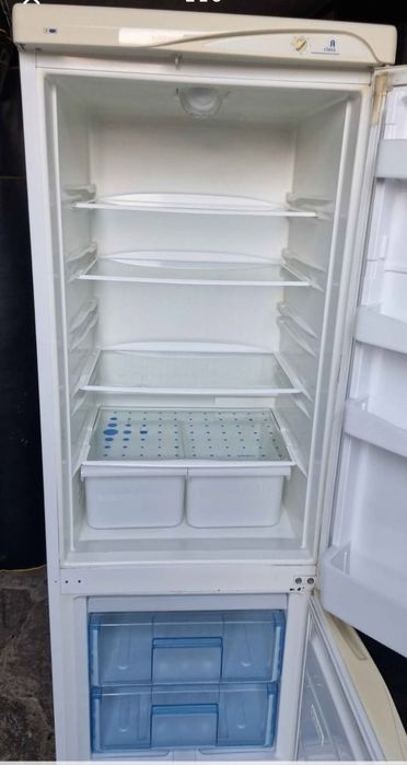 Lodówka z zamrażalnikiem Całkowicie sprawna wysokość 160cm