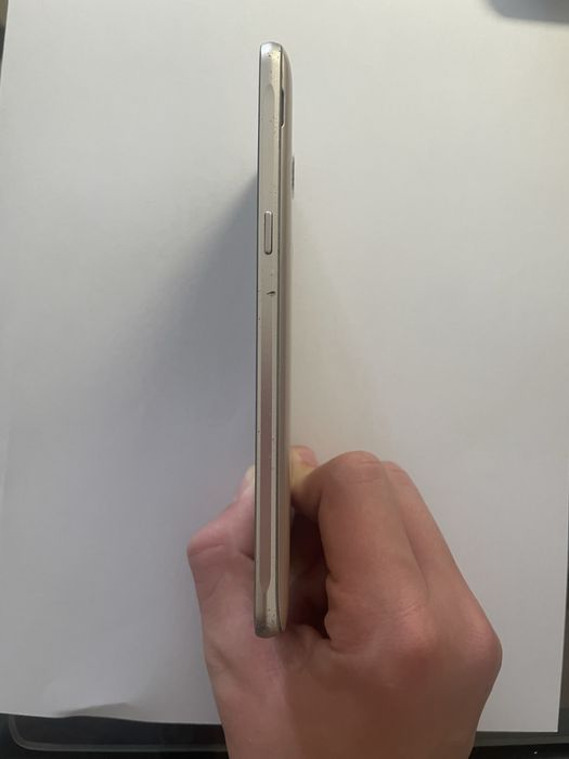 Samsung Galaxy J5 (2016) Dourado Dual SIM + Carregador Original + Capa TPU. Com Operador Desbloqueado.