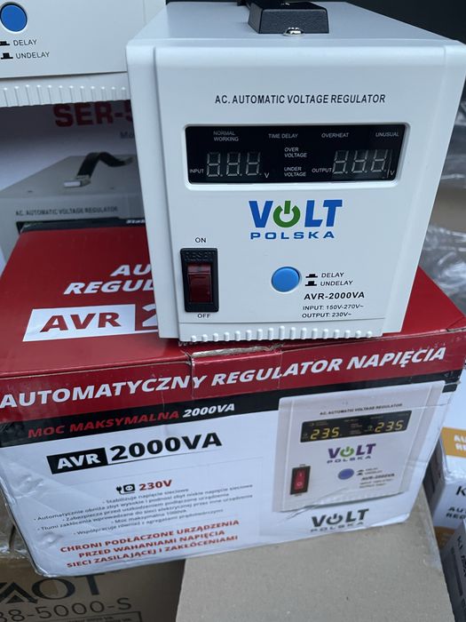 Volt Polska  Стабілізатор напруги AVR 2000 ВА .