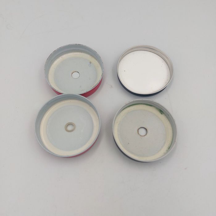 Nakrętki do słoików z dziurką