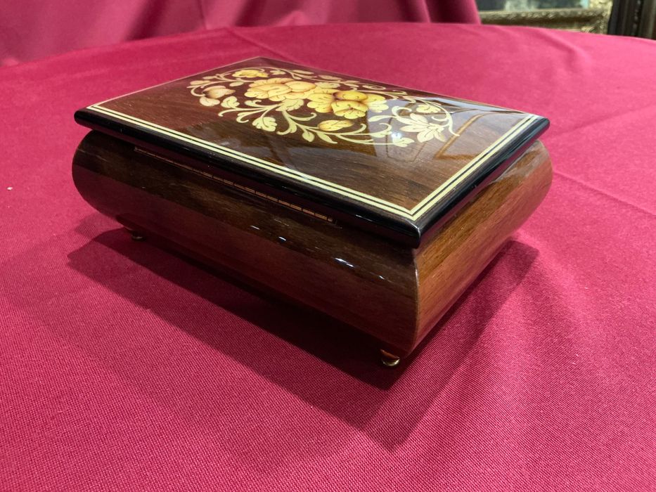 Caixa joias musical com 17x12 cm ,,,anúncios abaixo