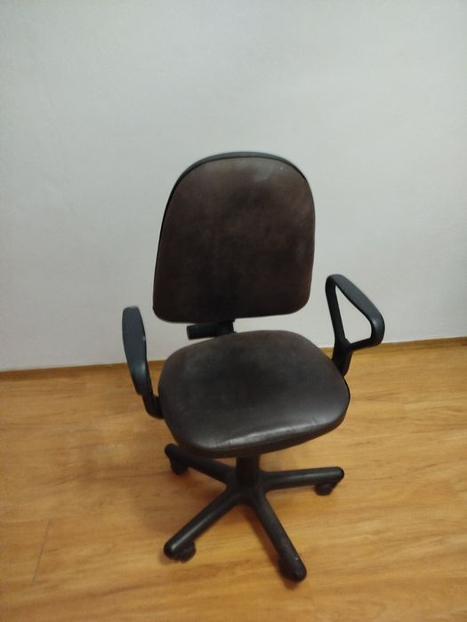 Продам офісне крісло