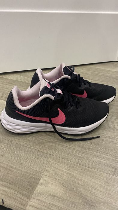 Кросівки для дівчинки Nike Revolution 6 Nn