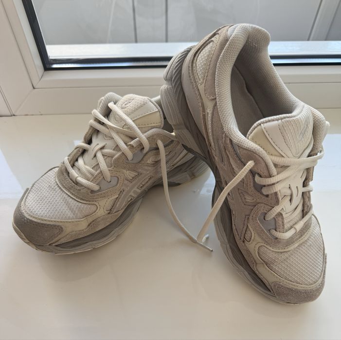 Кросівки жіночі ASICS
