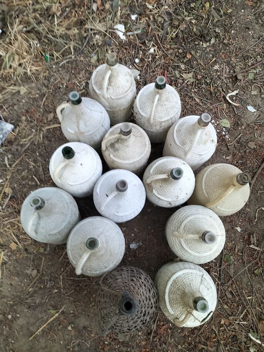 28 Garrafões de vidro