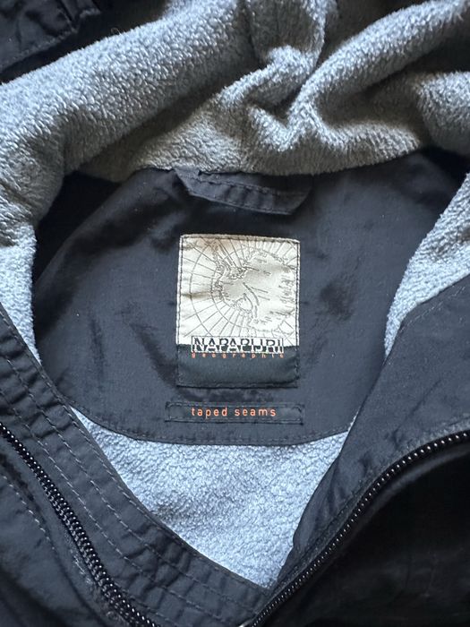 Продам анорак чорний