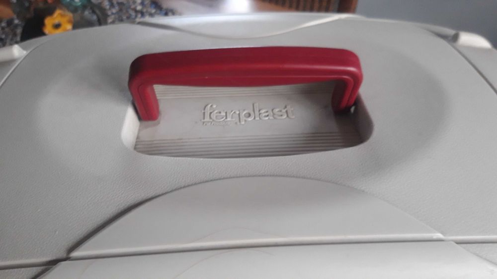 Klatka do transportu kota  lub psa Ferplast de lux