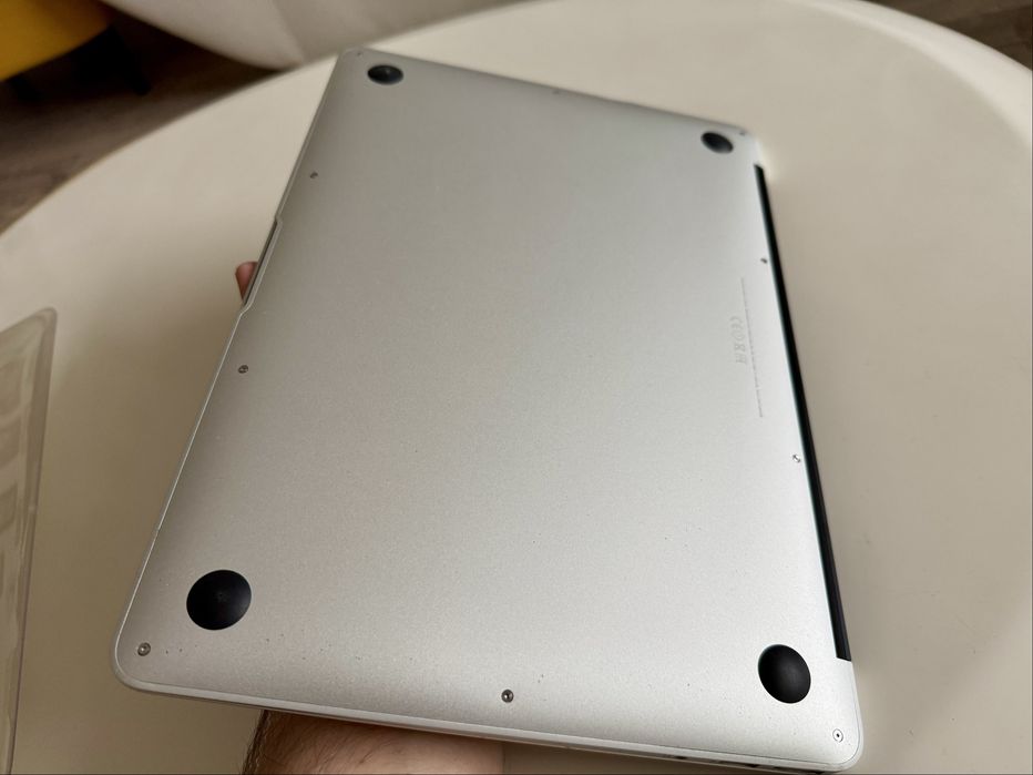 MacBook Air 13, intel i5, 8GB, 128 GB, A1466