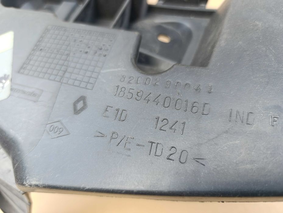 Renault Clio III lift ślizg zderzaka prawy tył tylny 820.029.0041