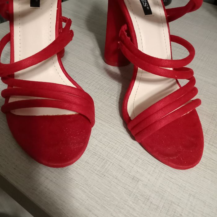 Buty na słupku  jak nowe