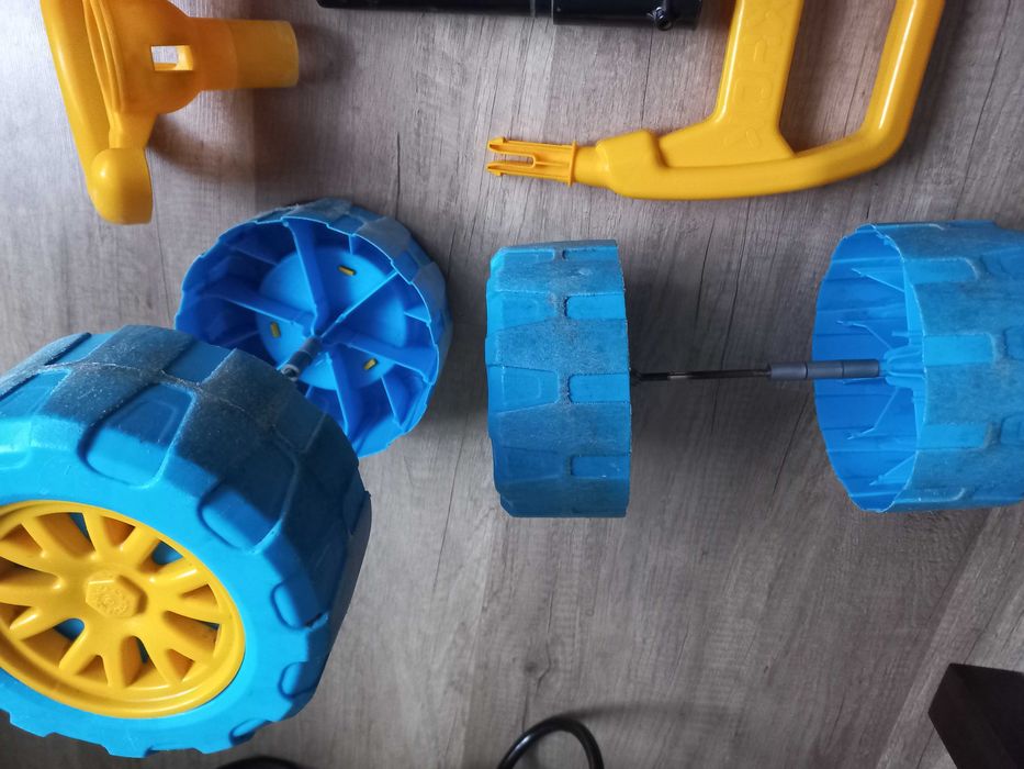 Машина толокар, запчасти: колеса, руль,спинка.