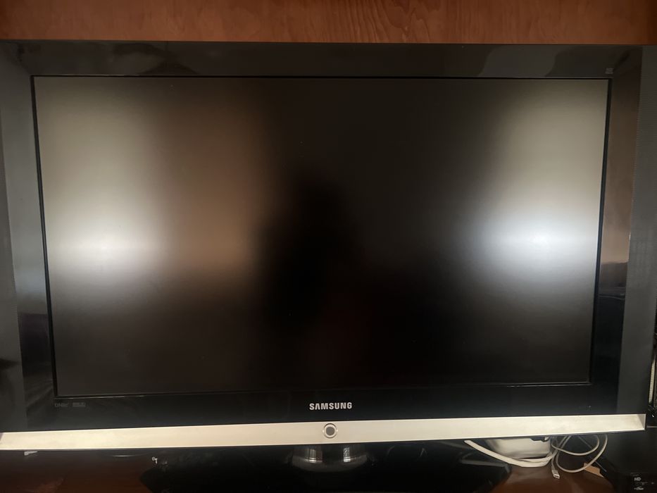 Televisão LCD Samsung 32 polegadas com Comando – A funcionar 100%
