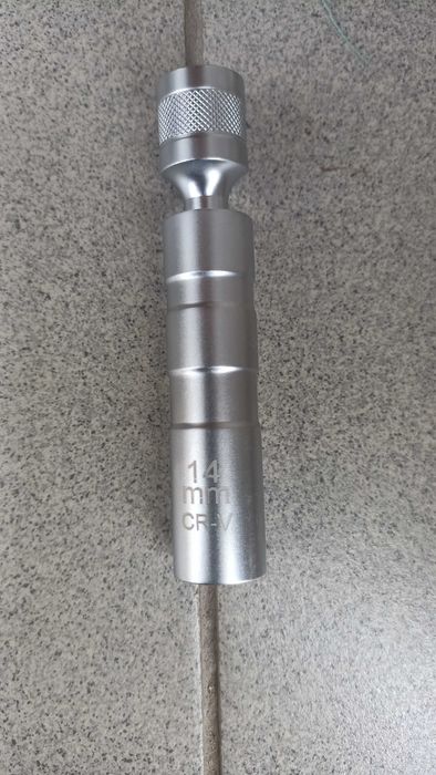 Ключ головка свічний БМВ