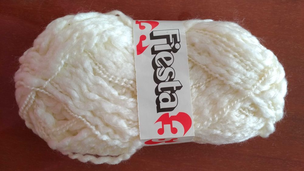 11 motków włóczki  100% acryl