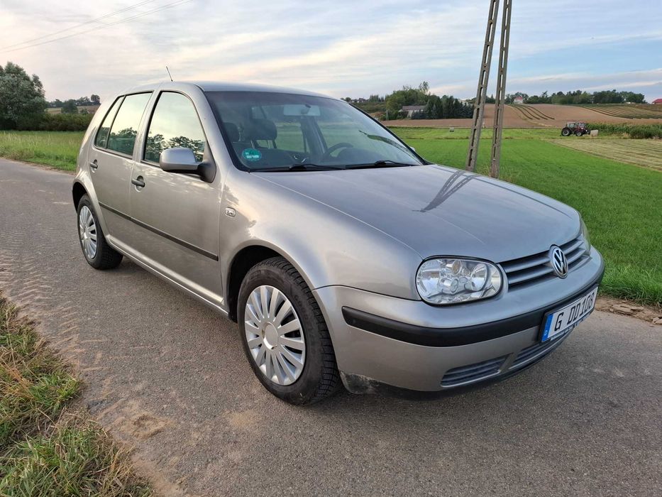 Golf IV**1.6 Benzyna**2002rok**5 drzwi**Opłacony**Klima