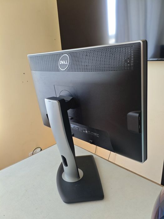 Монитор dell 24 дюйма dvi, display port, vga